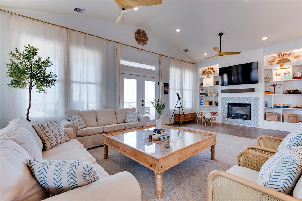 Freeport, Texas 77541, United States, 4 Bedrooms Bedrooms, ,5 BathroomsBathrooms,Residential,Active,182102