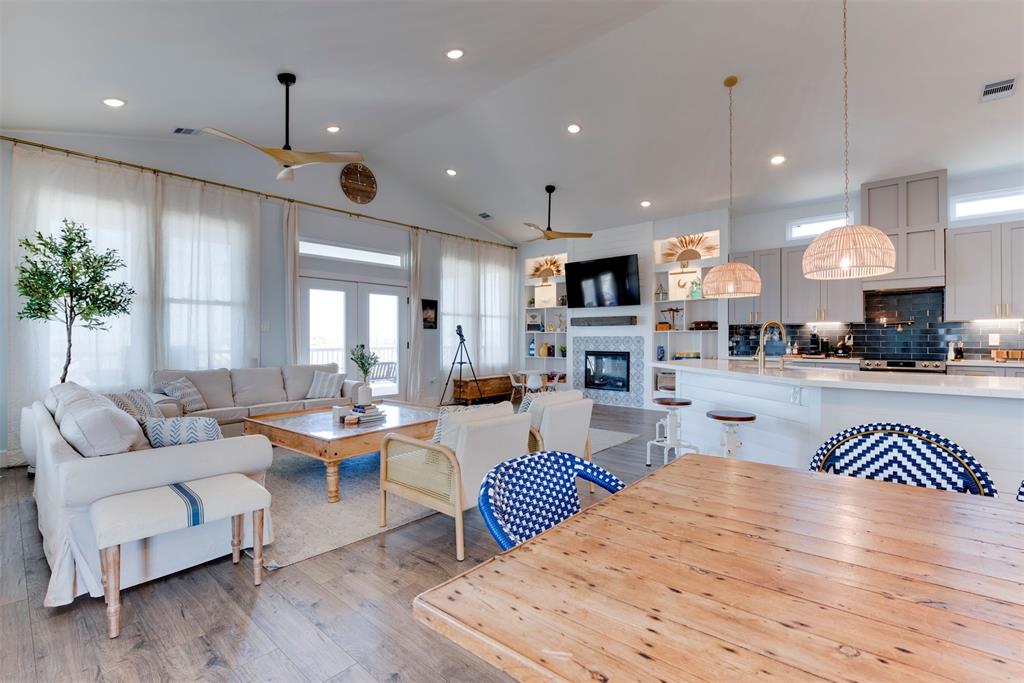 Freeport, Texas 77541, United States, 4 Bedrooms Bedrooms, ,5 BathroomsBathrooms,Residential,Active,182102