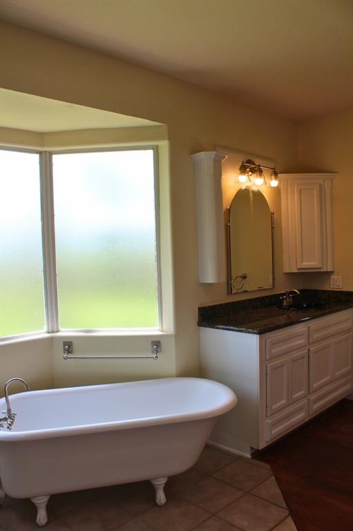 8659 Halls Retreat Court, Missouri City, Texas image 23