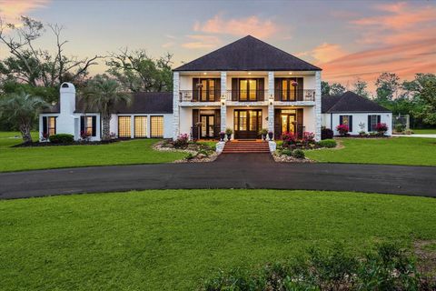 A home in Angleton