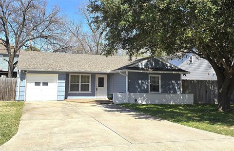 Single Family Residence in Houston TX 2222 Saxon Drive.jpg