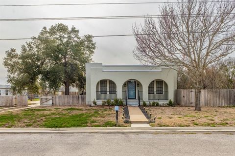 A home in La Grange