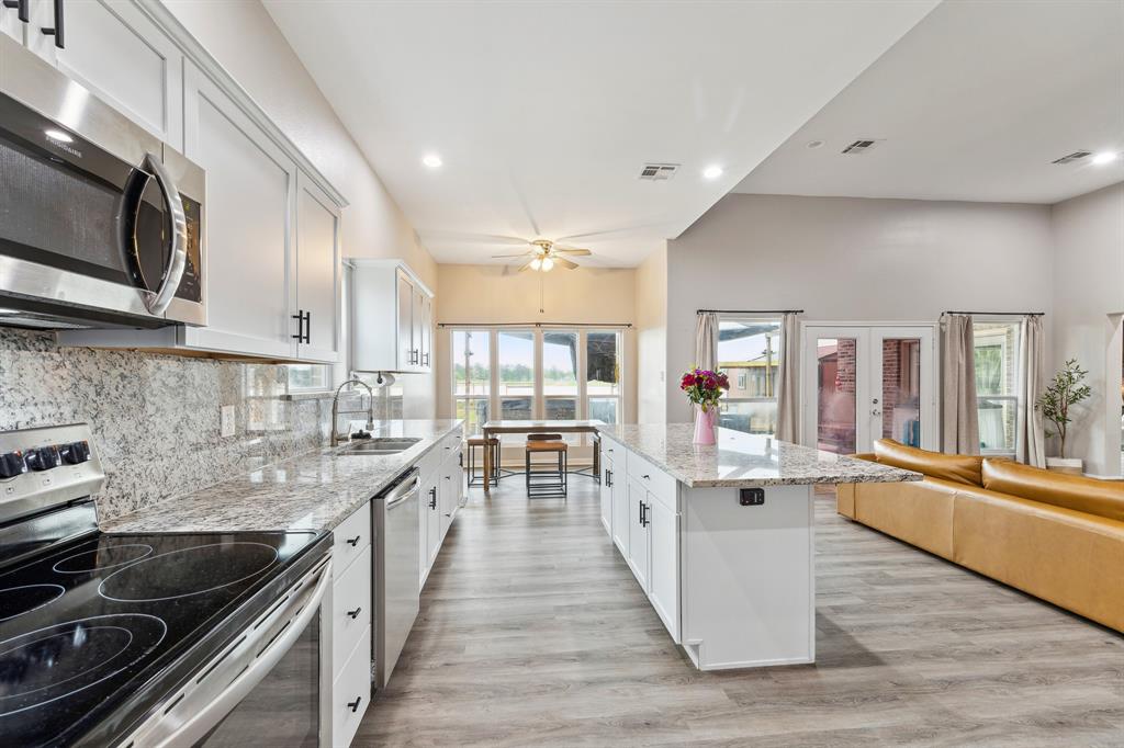12336 N Chestnut Hills Drive, Conroe, Texas image 12