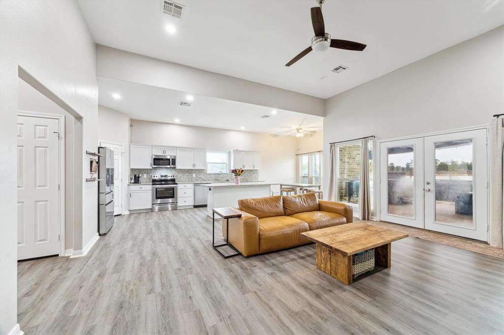 12336 N Chestnut Hills Drive, Conroe, Texas image 5