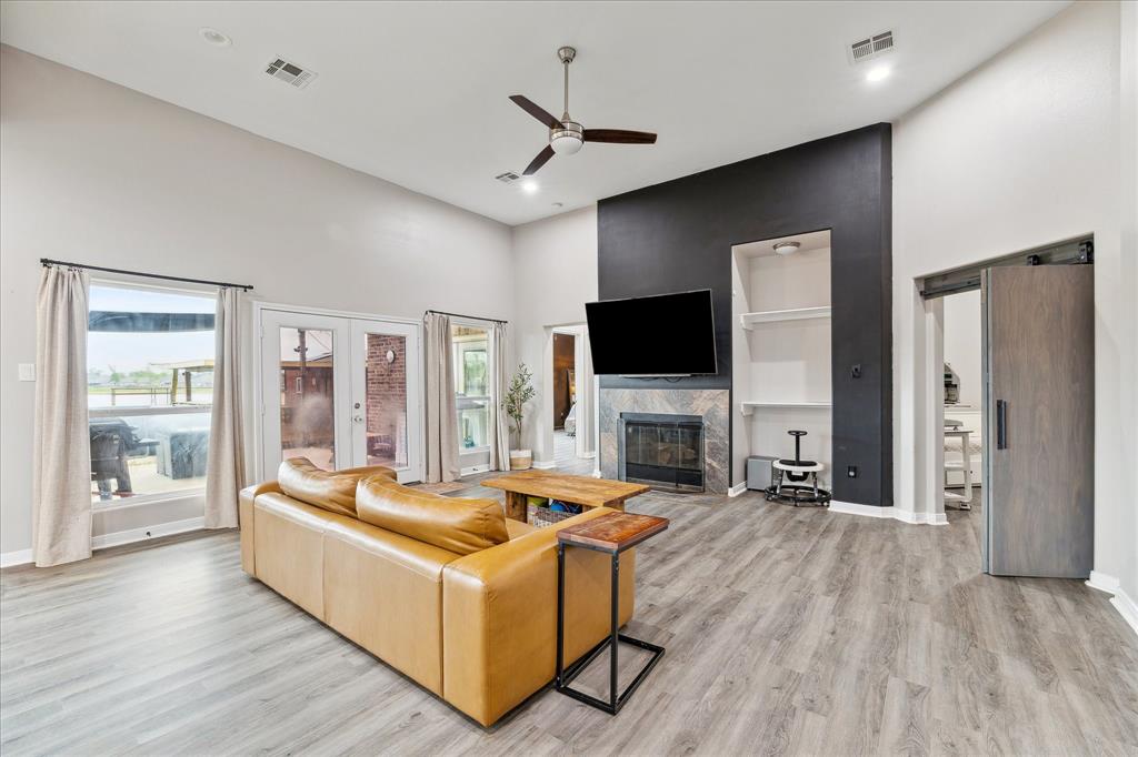 12336 N Chestnut Hills Drive, Conroe, Texas image 1