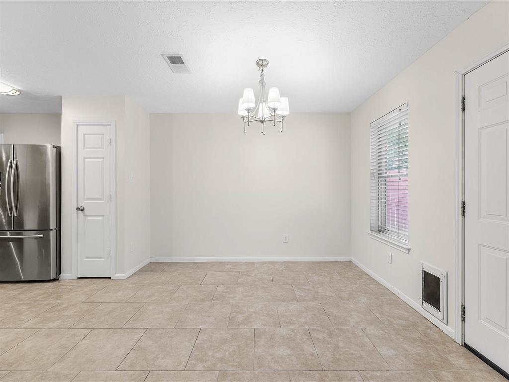 27097 Crown Chase Drive, Kingwood, Texas image 9