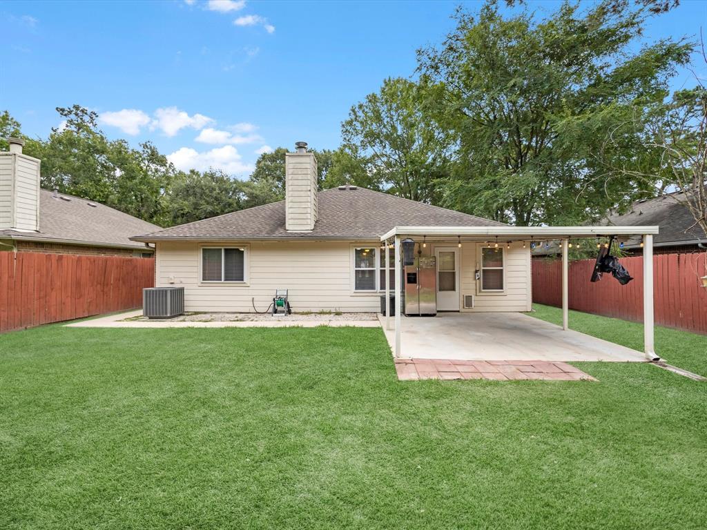 27097 Crown Chase Drive, Kingwood, Texas image 21