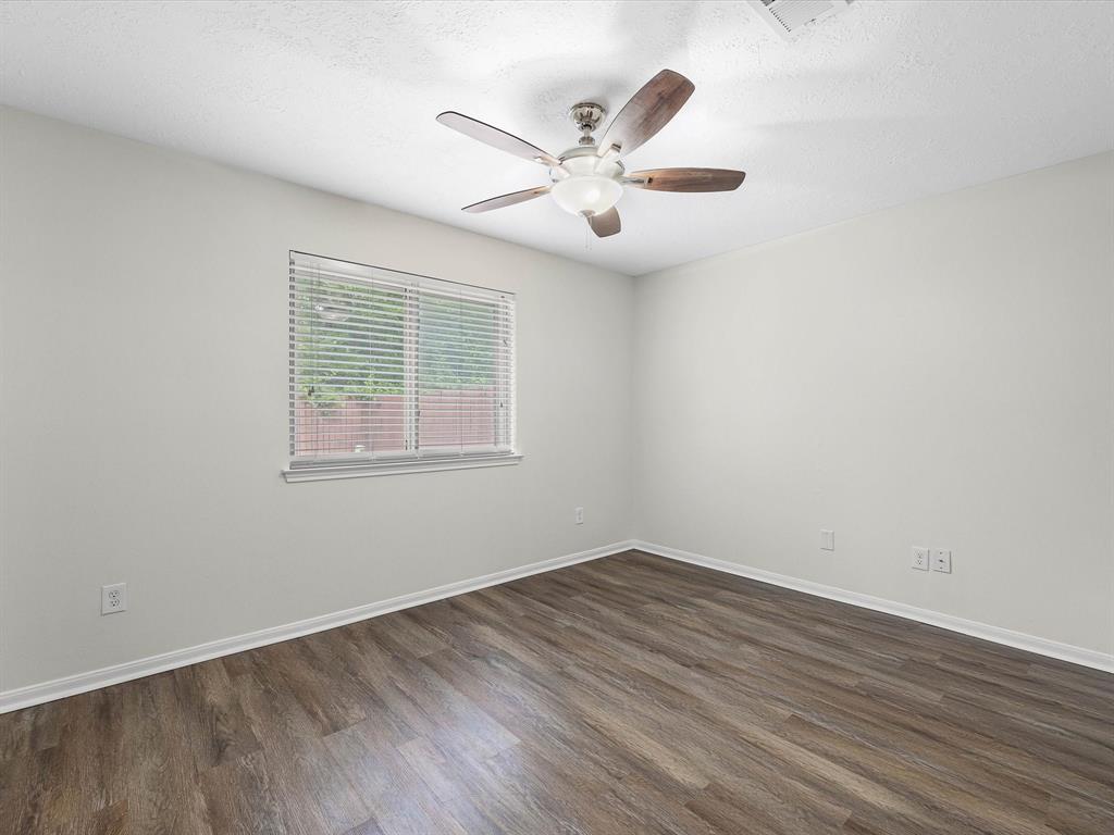 27097 Crown Chase Drive, Kingwood, Texas image 18