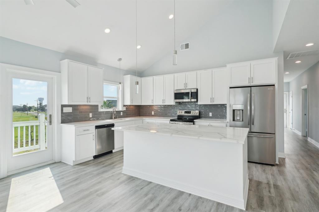 2115 Seahorse Lane, Port Bolivar, Texas image 3