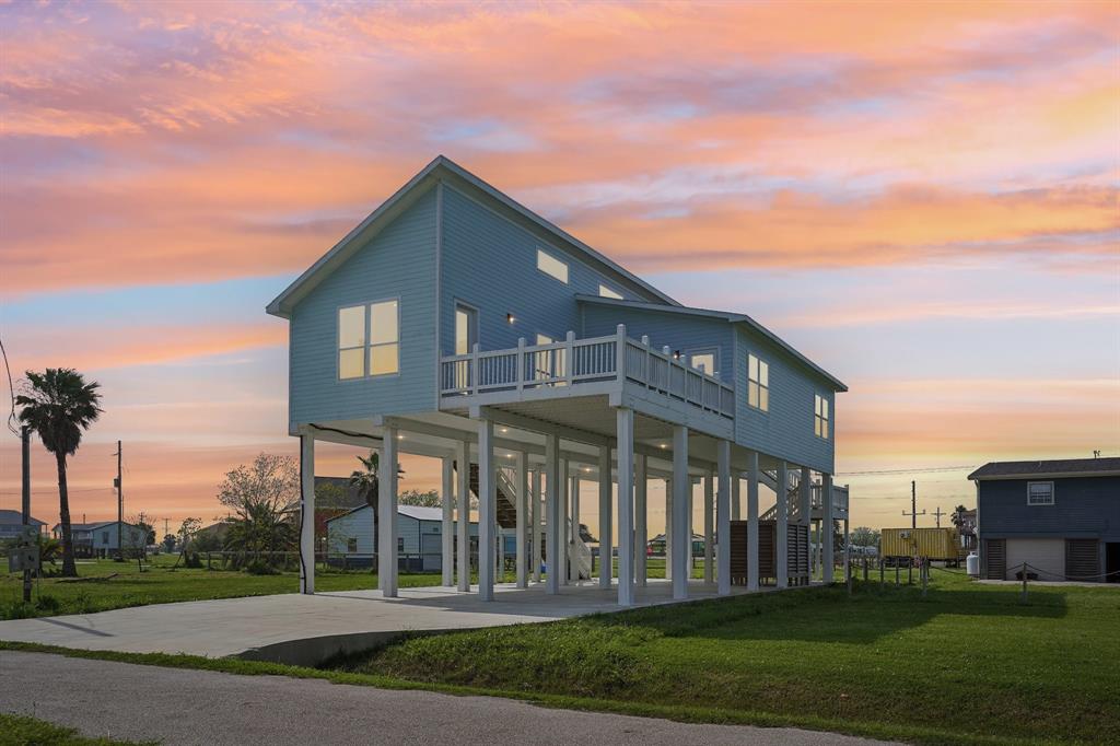 2115 Seahorse Lane, Port Bolivar, Texas image 1