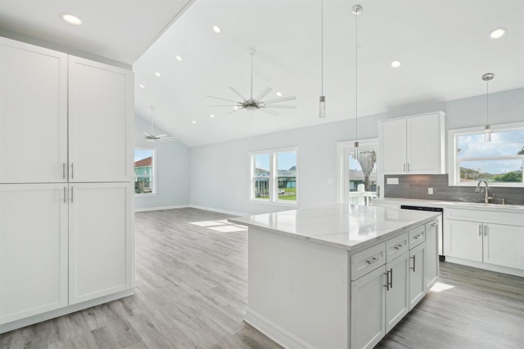 2115 Seahorse Lane, Port Bolivar, Texas image 10