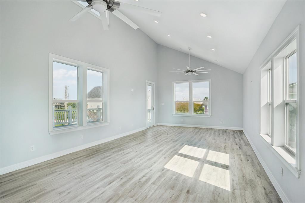 2115 Seahorse Lane, Port Bolivar, Texas image 9