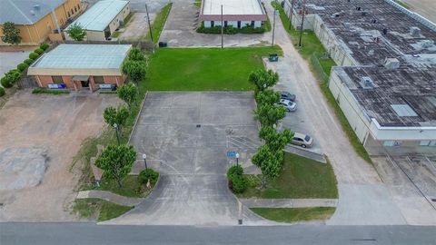 Photo of 2408 S Park Avenue, Pearland, TX 77581 (MLS # 48382719) Photo of 2408 S Park Avenue, Pearland, TX 77581 (MLS # 48382719)
