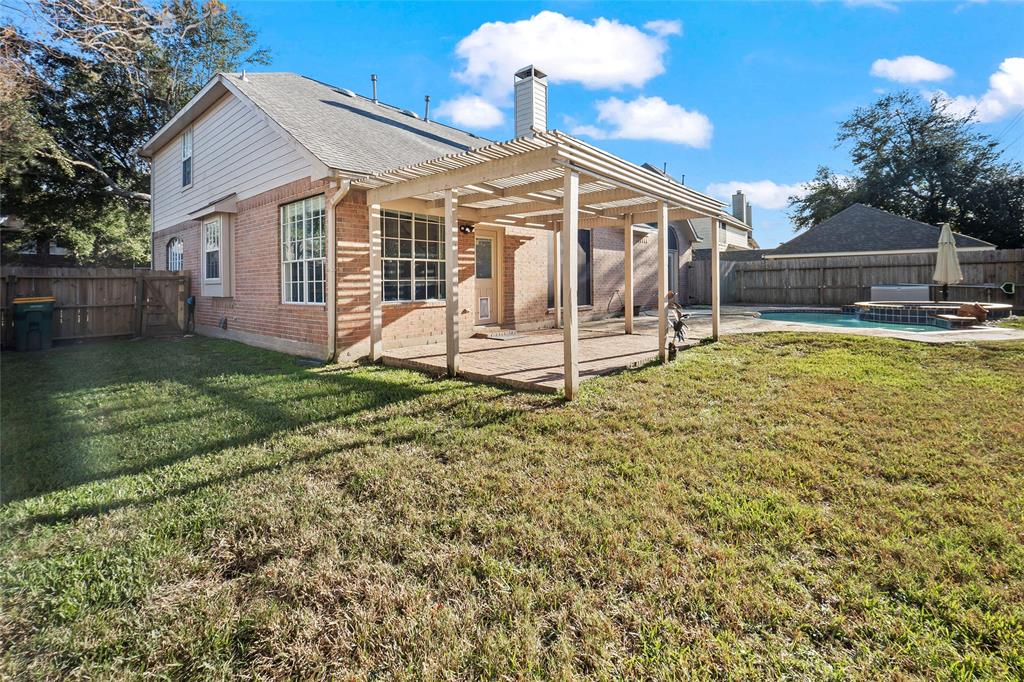 1611 Rustic Oak Lane, Seabrook, Texas image 39