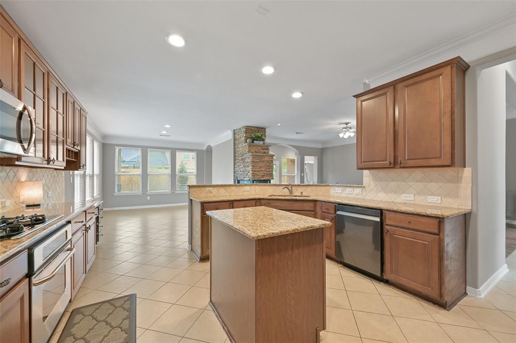 12202 Fall River Pass Lane, Humble, Texas image 10