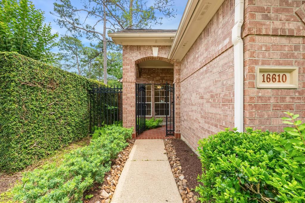 16610 Shadow Path Drive Dr, Houston, Texas image 3