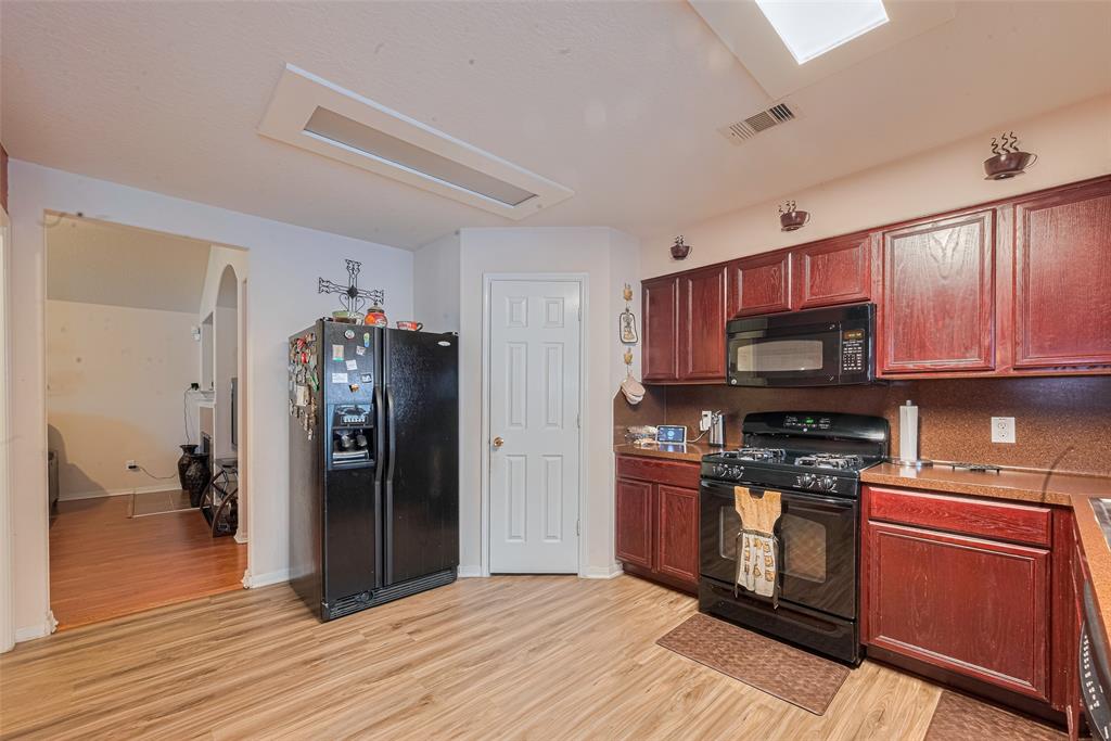 1810 Macondray Drive, Humble, Texas image 9