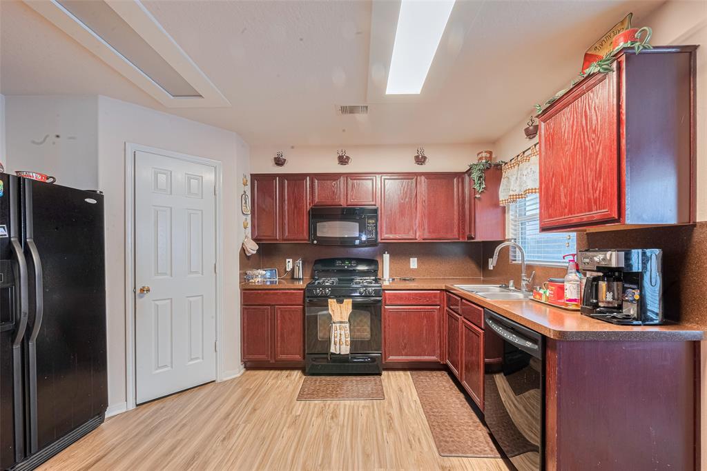 1810 Macondray Drive, Humble, Texas image 10