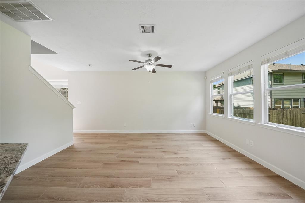 10 Fairlee Court, The Woodlands, Texas image 7
