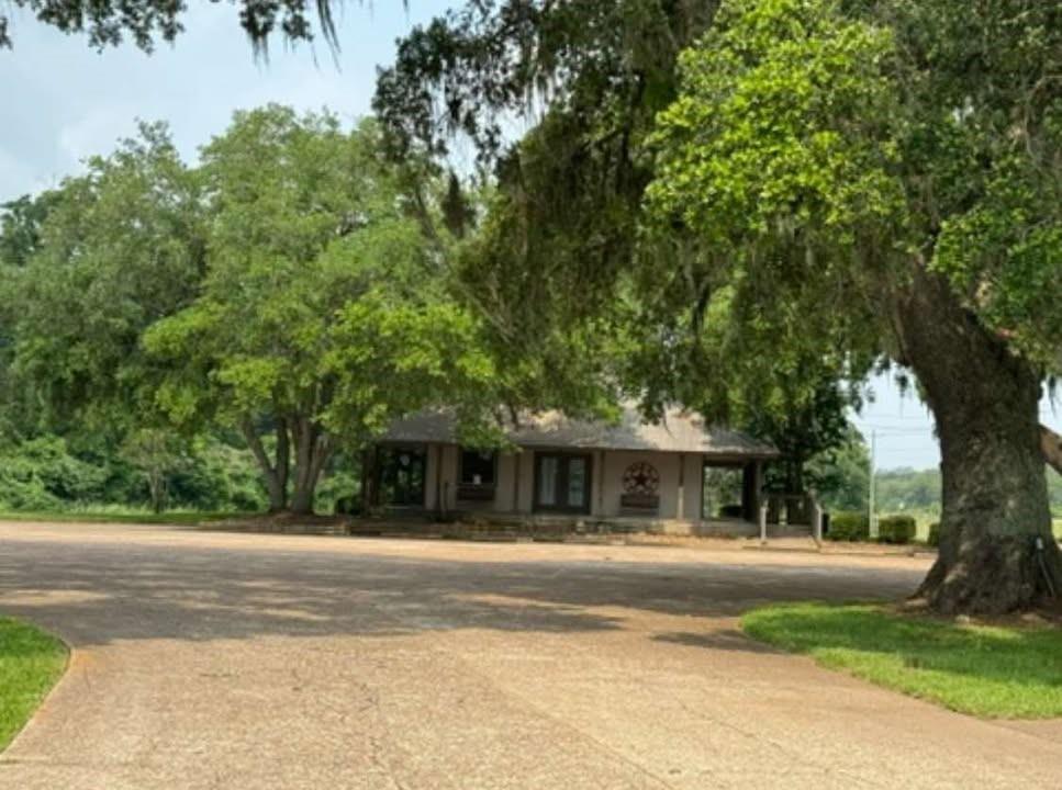 514 Chuckwagon Trail, Angleton, Texas image 3