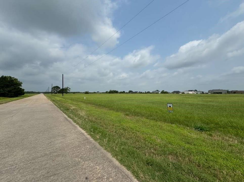 514 Chuckwagon Trail, Angleton, Texas image 6