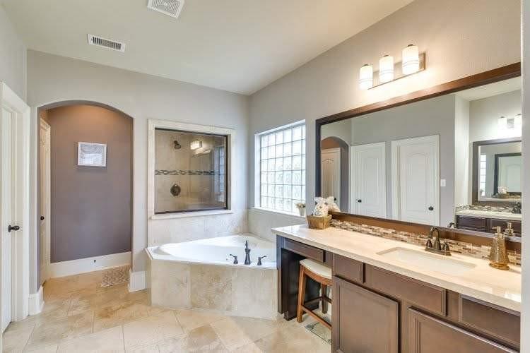 9439 Emerald Lakes Drive, Rosharon, Texas image 18