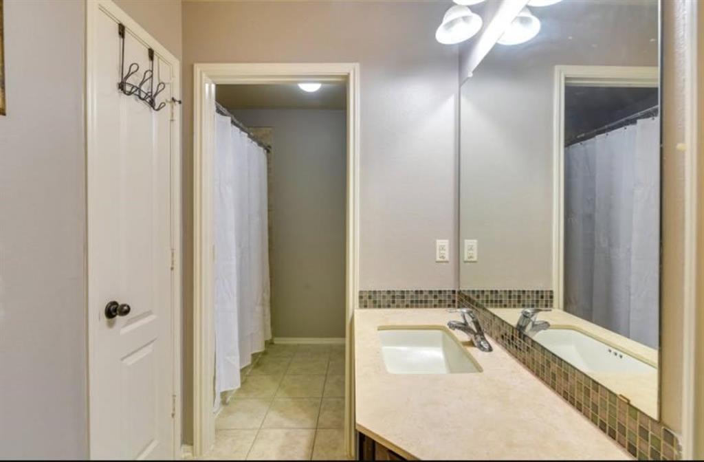 9439 Emerald Lakes Drive, Rosharon, Texas image 24