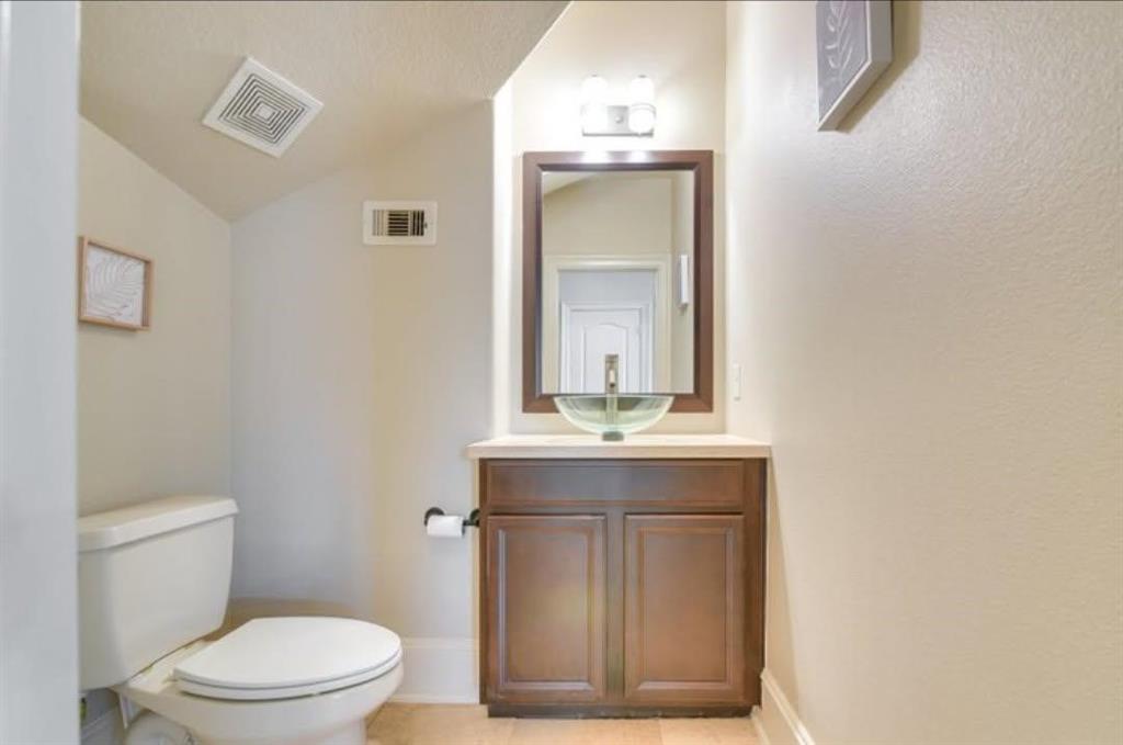 9439 Emerald Lakes Drive, Rosharon, Texas image 20
