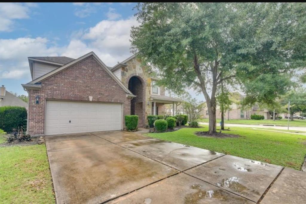 9439 Emerald Lakes Drive, Rosharon, Texas image 1