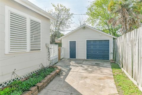 Single Family Residence in Galveston TX 4901 Houston Drive 21.jpg