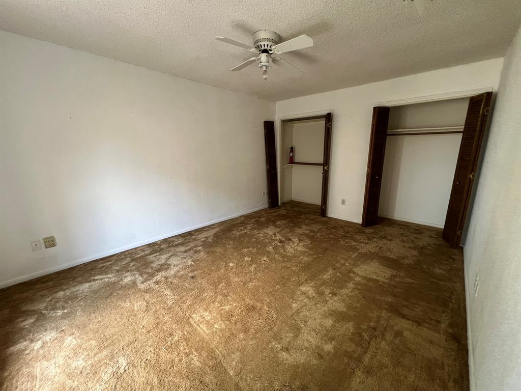 2926 Meadowcreek Drive, Missouri City, Texas image 15
