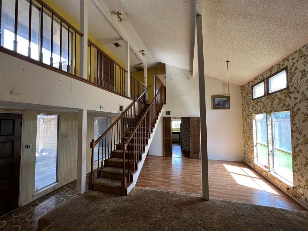 2926 Meadowcreek Drive, Missouri City, Texas image 3