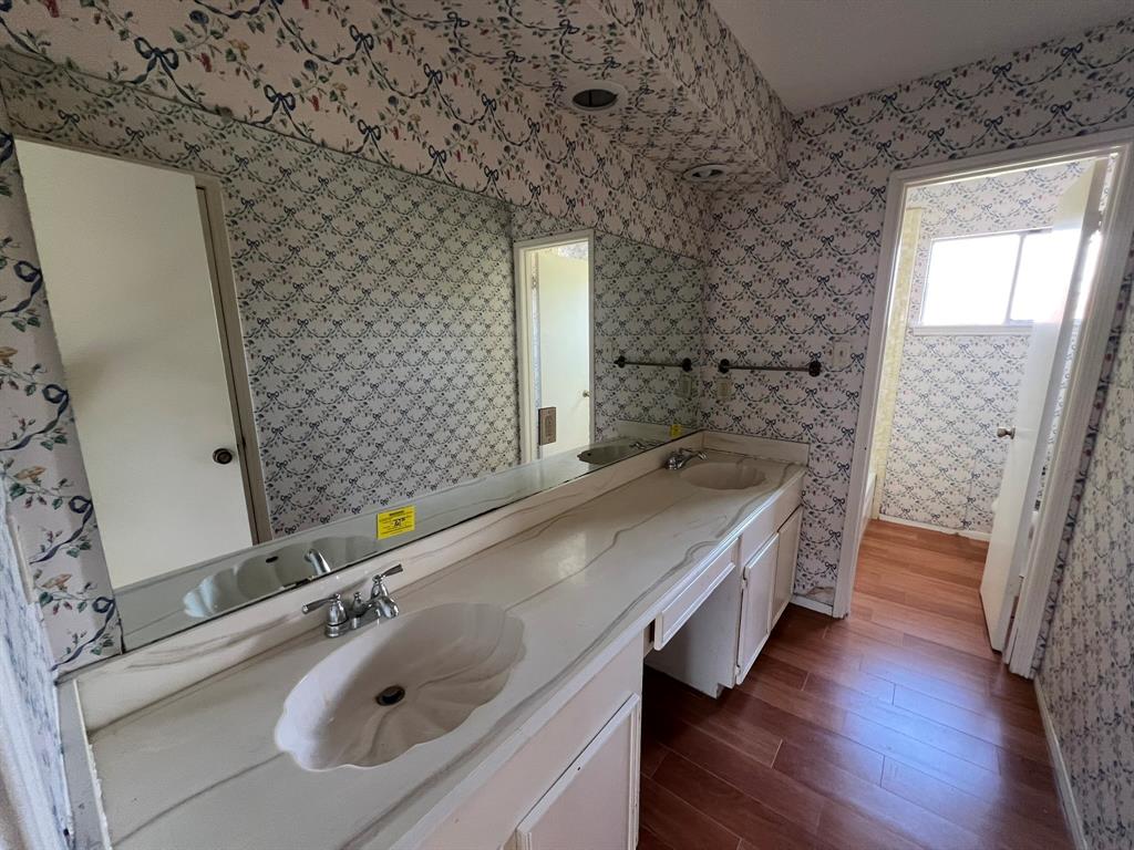 2926 Meadowcreek Drive, Missouri City, Texas image 14