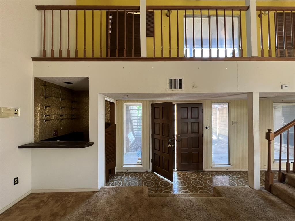 2926 Meadowcreek Drive, Missouri City, Texas image 4