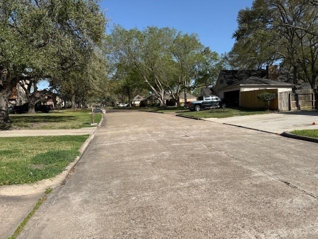 2926 Meadowcreek Drive, Missouri City, Texas image 3