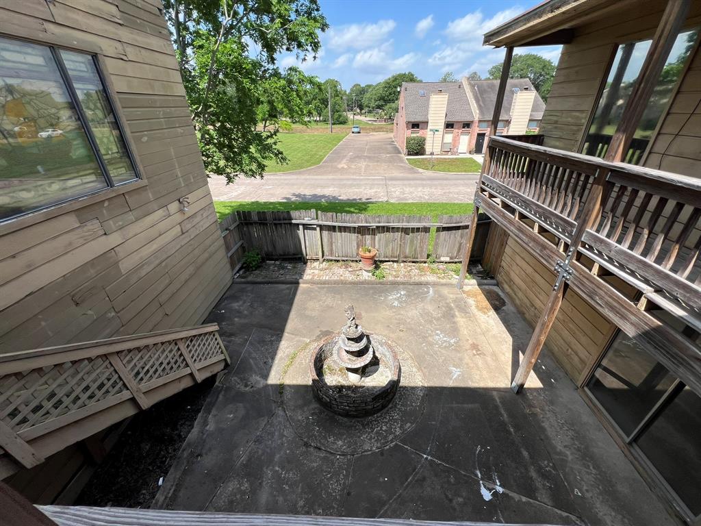 2926 Meadowcreek Drive, Missouri City, Texas image 18