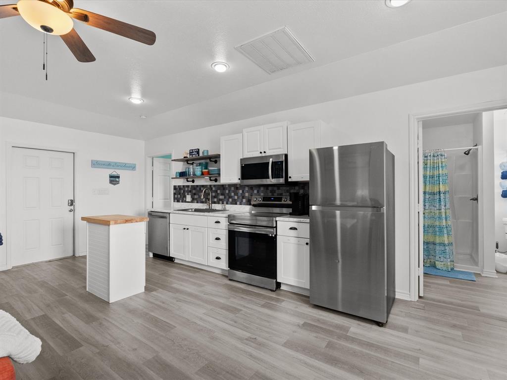 818 Surf Drive, Surfside Beach, Texas image 15