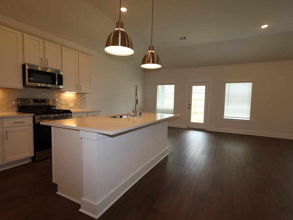 634 Millicent Lakes Drive, Willis, Texas image 10