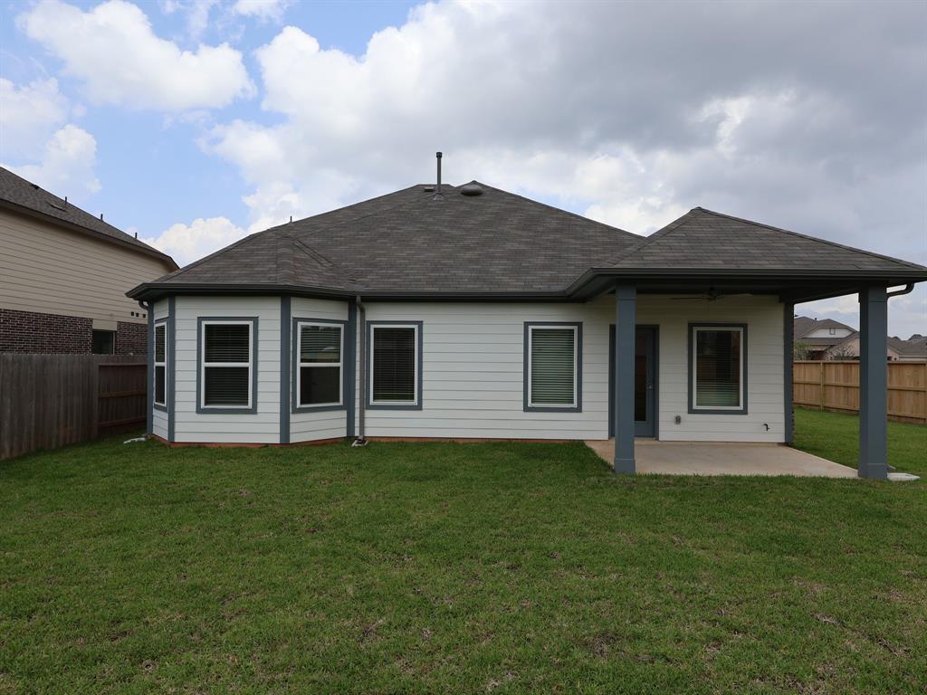 634 Millicent Lakes Drive, Willis, Texas image 5