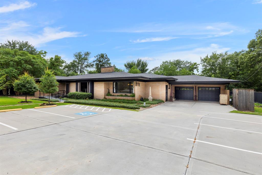 1403 N Thompson Street, Conroe, Texas image 3