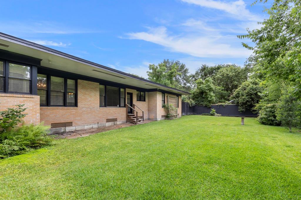 1403 N Thompson Street, Conroe, Texas image 23