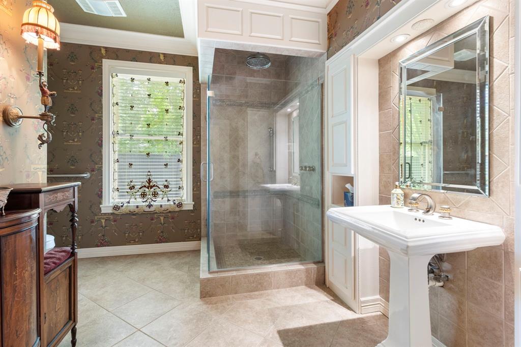 1403 N Thompson Street, Conroe, Texas image 12