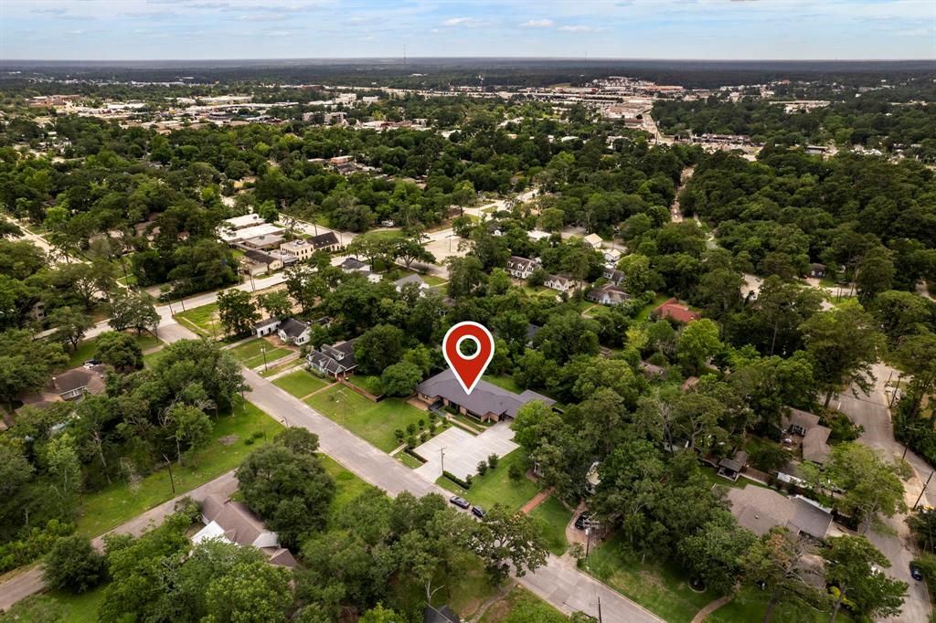 1403 N Thompson Street, Conroe, Texas image 1