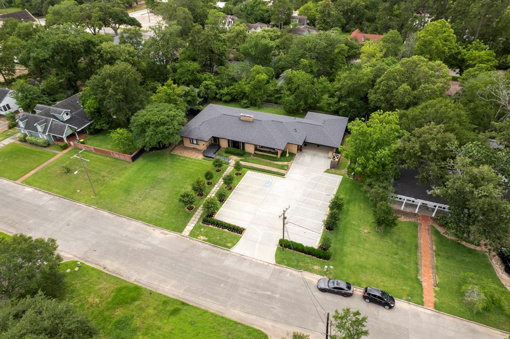 1403 N Thompson Street, Conroe, Texas image 2
