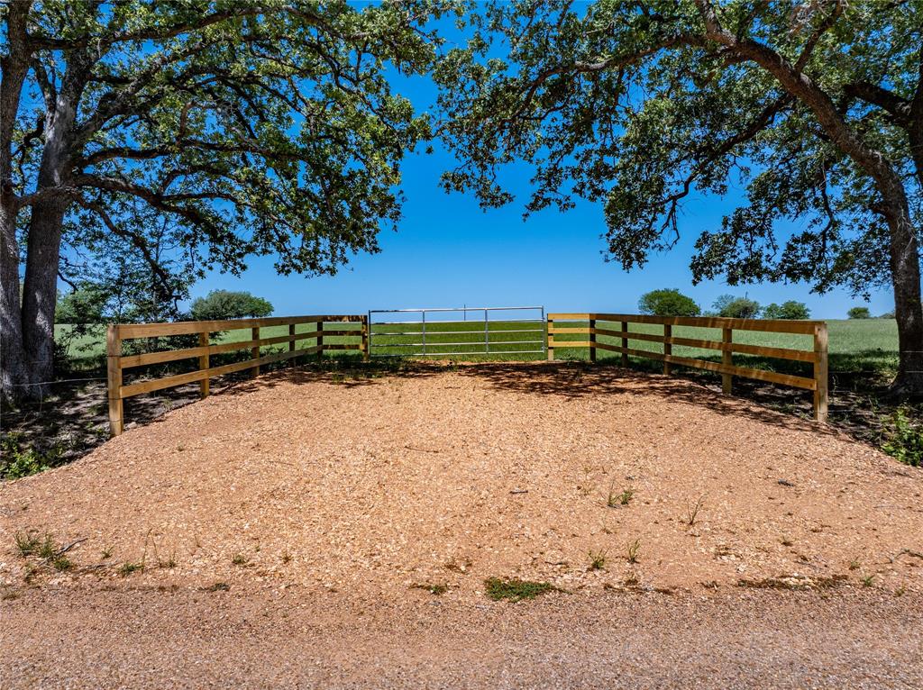7267 Meiners Road, Ledbetter, Texas image 1