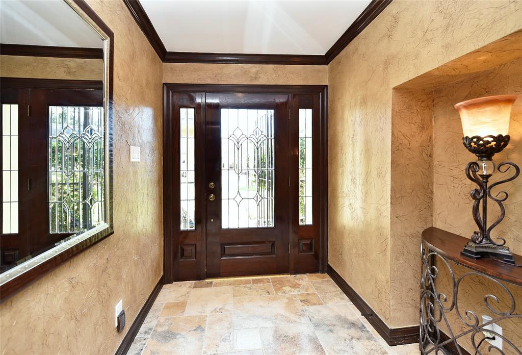 2802 S Doral Drive