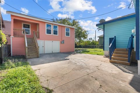 Single Family Residence in Galveston TX 3807 Avenue M 1/2 22.jpg