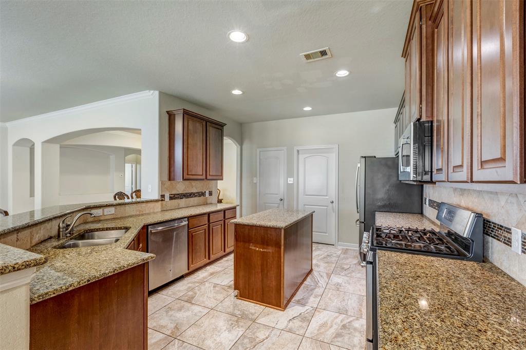 24515 Flora Meadow Drive, Spring, Texas image 14