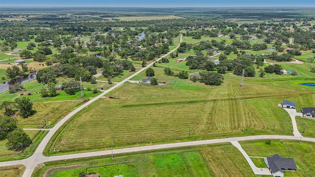 607 Winchester Trail, Angleton, Texas image 9