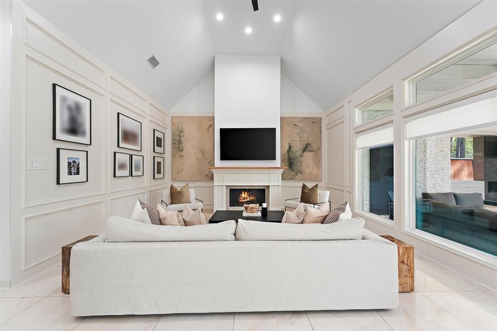 34 N Wooded Brook Circle, The Woodlands, Texas image 14